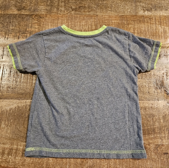 Boys size 4T John Deere Character Tshirt - Picture 2 of 2